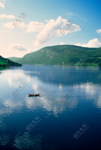 美丽湖泊风景高清图片