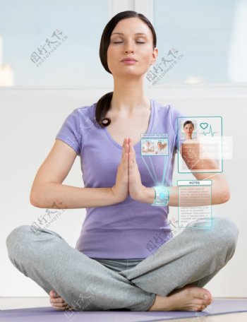 练瑜伽的女人图片