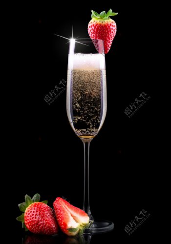香槟和草莓图片