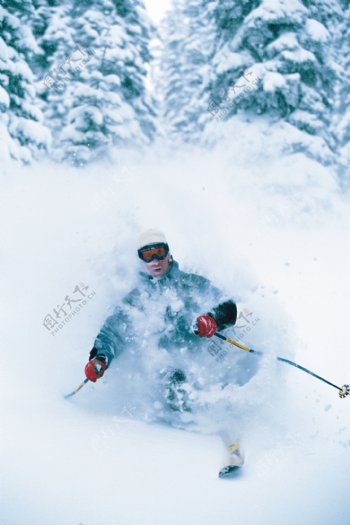 高山滑雪运动员高清图片