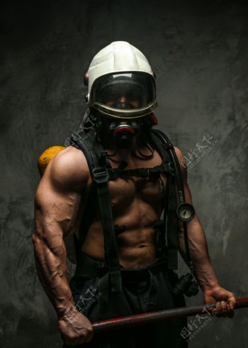 强壮的消防队员图片