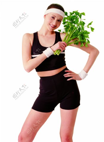 拿着蔬菜的健身美女图片