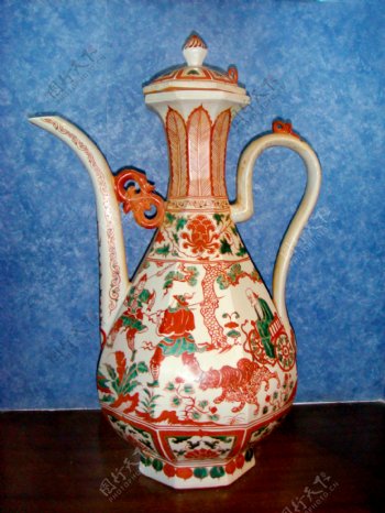 红花瓷茶壶图片