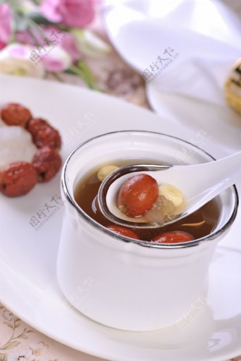 红莲炖雪蛤图片