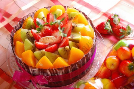 水果篮子水果蛋糕图片