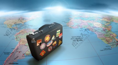 世界地图与旅行箱图片