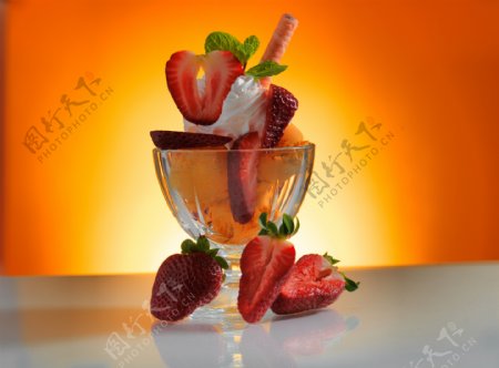 冰淇淋与草莓