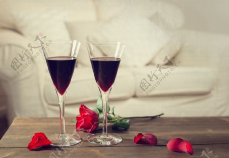 红酒与玫瑰图片