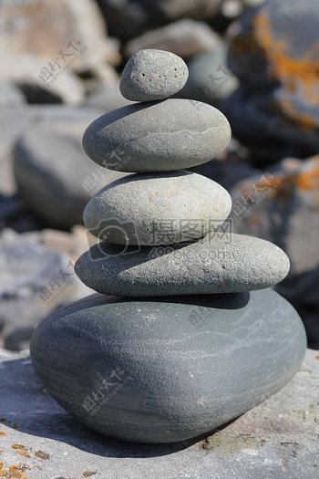 河滩上的鹅卵石头