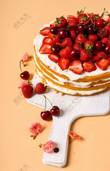 樱桃草莓蛋糕摄影