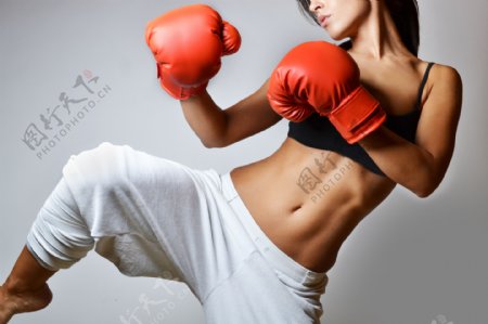 打拳击运动美女图片