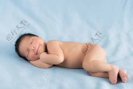 微笑睡的宝宝图片