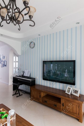 地中海田园蓝色条纹电视墙设计图