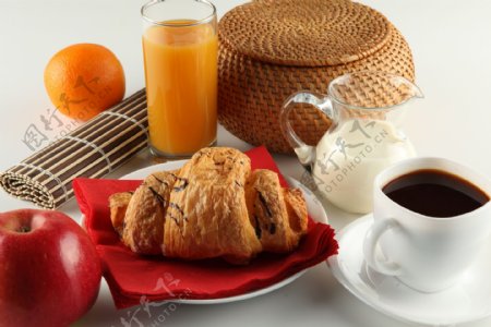 水果面包咖啡早餐图片