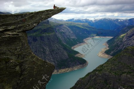 挪威峡谷之眺望图片