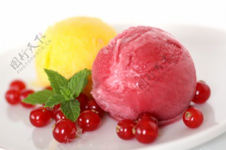 樱桃冰淇淋图片