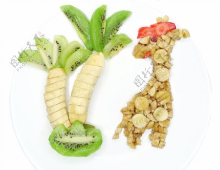 香蕉猕猴桃拼成的椰子树图片