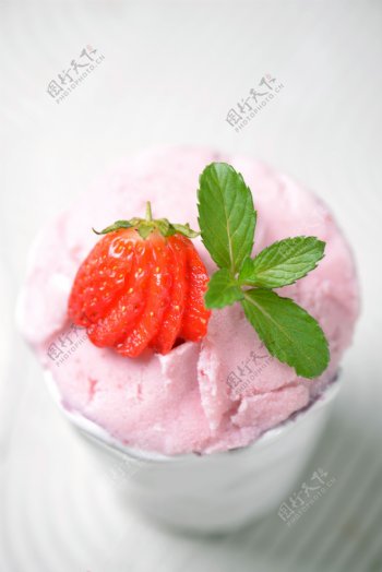 草莓薄荷冰淇淋