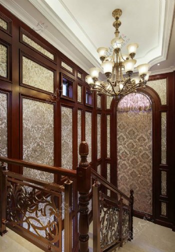 现代美式别墅楼梯间装修效果图
