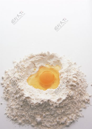 鸡蛋黄与面粉图片