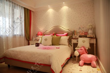 粉色儿童房间