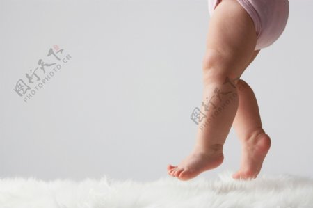 可爱宝宝的腿图片