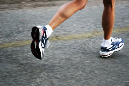 跑步的人图片