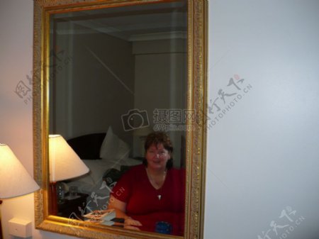 镜子中的女人