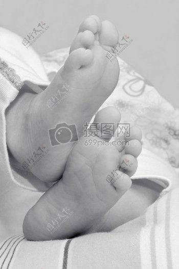 新生婴孩的双脚