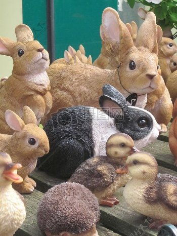 许多兔子玩具