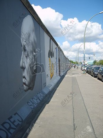蓝天下的柏林墙