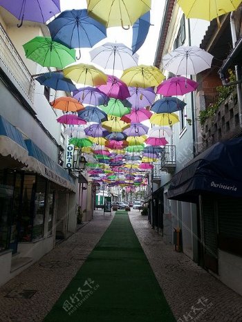 五彩缤纷的雨伞