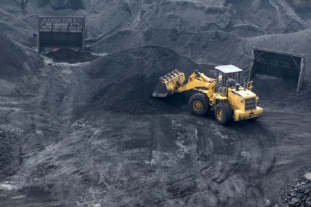挖出来的煤碳图片