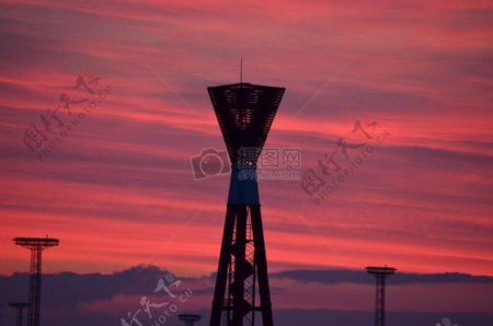 夕阳下的瞭望塔