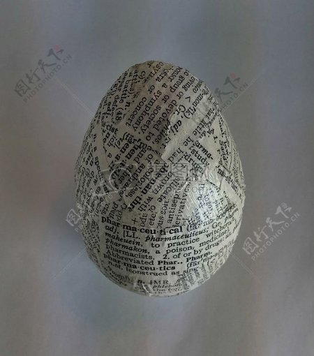 报纸包裹的鸡蛋