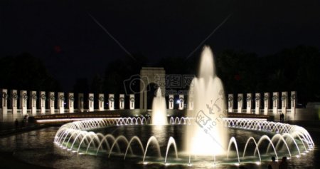 夜空下的喷泉