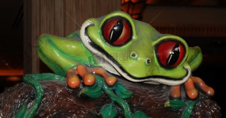 精致的青蛙雕塑