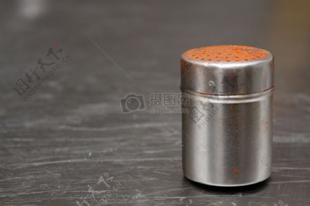 金属的调味罐