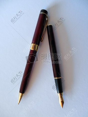 钢笔和圆珠笔