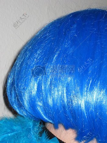 蓝色的假发发型