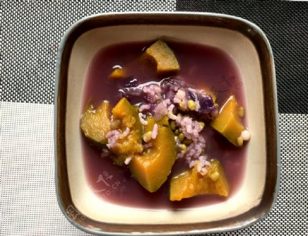 南瓜紫薯薏米绿豆粥