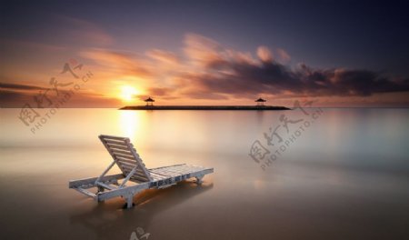 夕阳下的河道风景