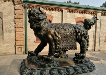 动物园铜狮子