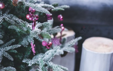 圣诞树紫色装饰