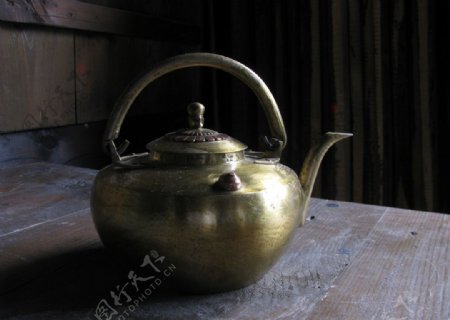 铜酒壶