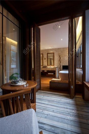 中式清新客厅褐色圆茶几室内装修效果图