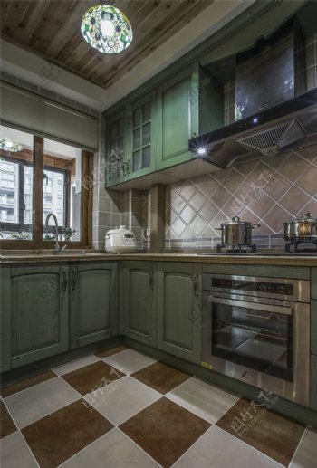 深色典雅欧式风格厨房大理石地面装修效果图