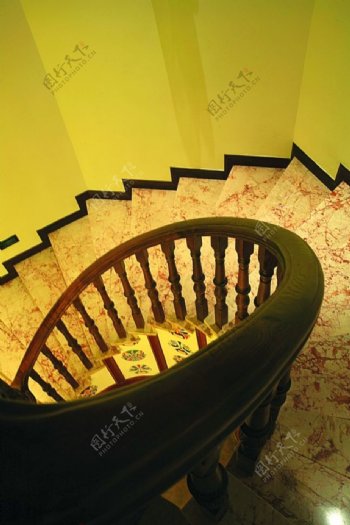 简约艺术现代风旋转楼梯过道别墅效果图设计