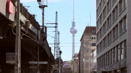 柏林电视塔耸立在天际