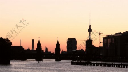 柏林城市景观映衬在森塞特
